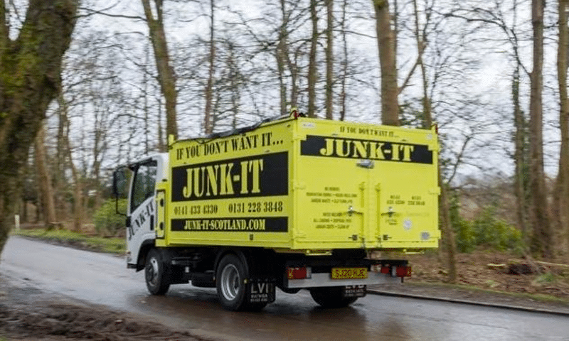 Junk-it truck on the road