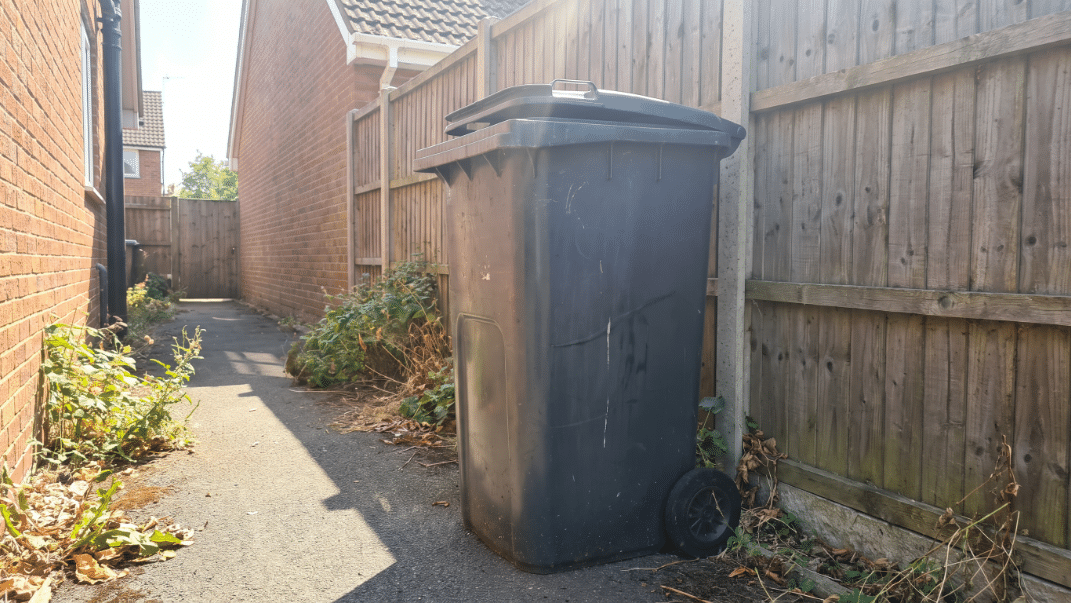 how-to-clean-a-rubbish-bin